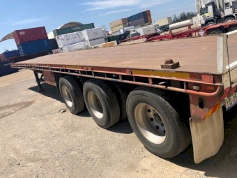 OPHEE CONVERTABLE TRAILER WITH CONTAINER LOCKS