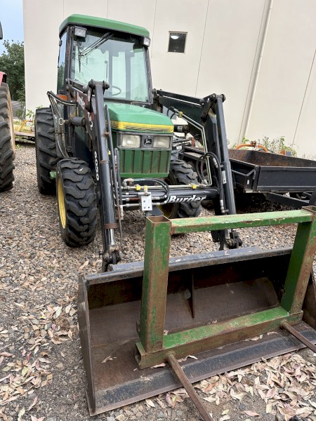 John Deere 5400N Front End Loader