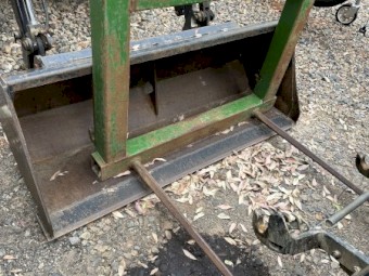 John Deere 5400N Front End Loader