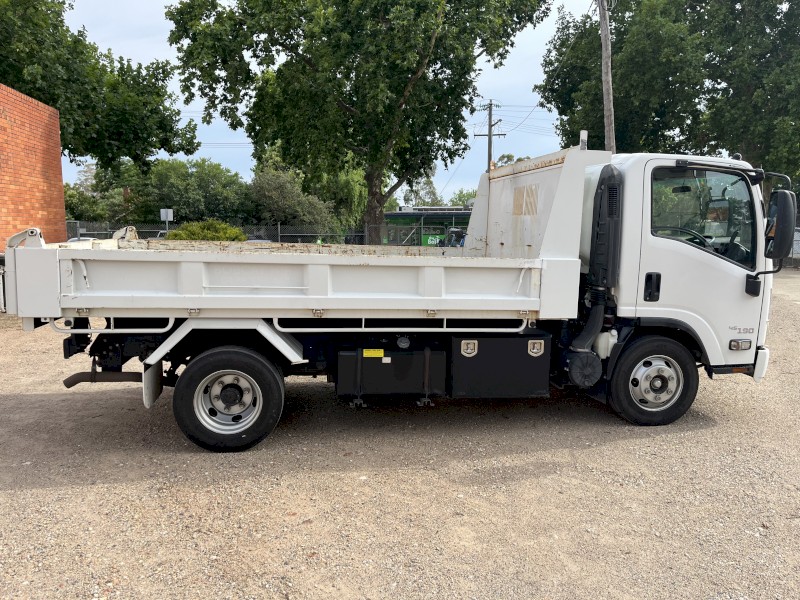 Isuzu NPR 45/190 tipper 