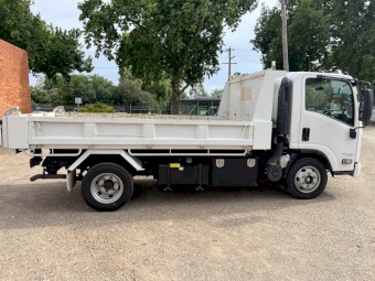 Isuzu NPR 45/190 tipper 
