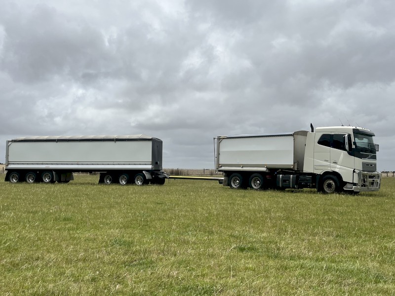 2016 Volvo FH 700 & 6 axle trailer
