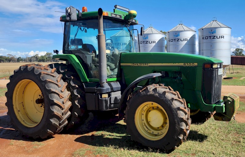 John Deere 8100