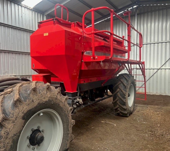 7000L Horwood Bagshaw Air Seeder