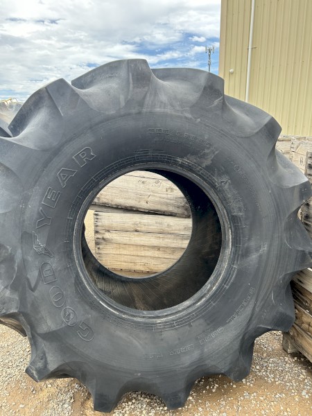 Goodyear radial  900/65R32 