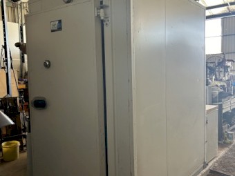 Coolroom with freezing capabilities 