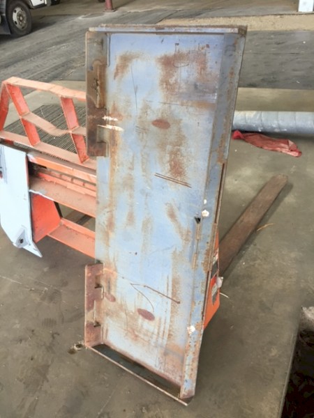 CAT Posi Track Hitch Plate