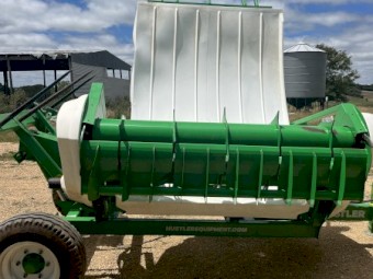 2019 Hustler Rolls and Large Squares Feeder