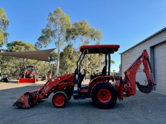 Kubota B26 Tractor / Loader / Backhoe