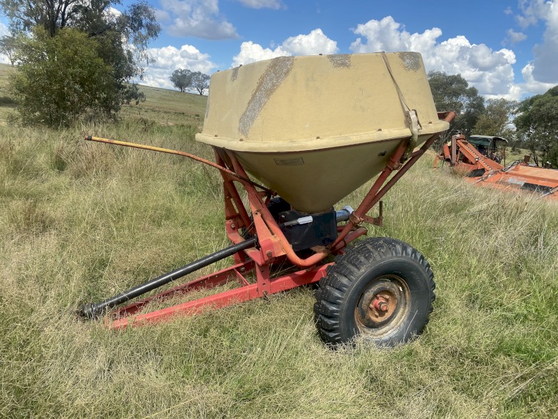 Vicon Trailing Spreader