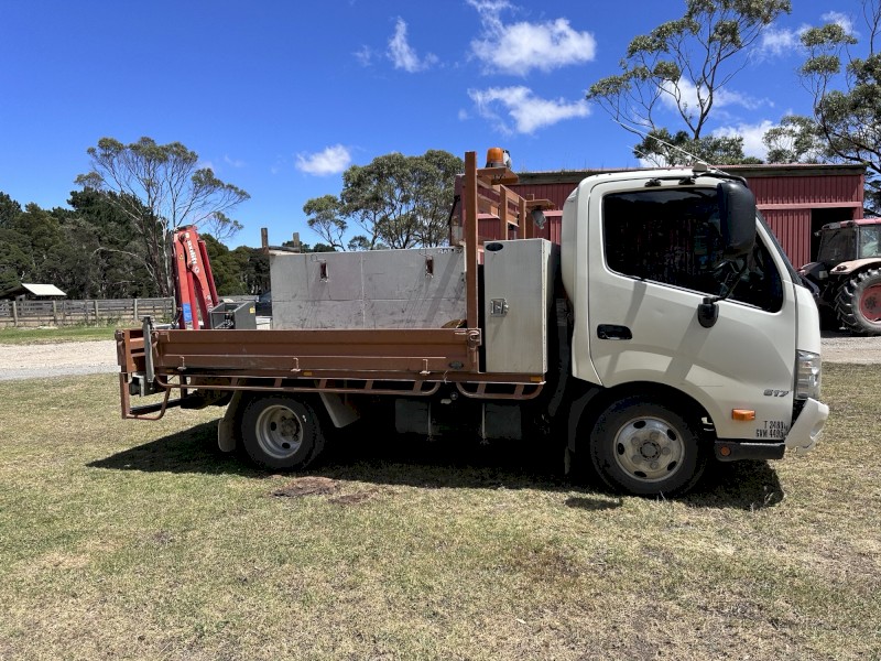 Hino 617 300 Service Truck