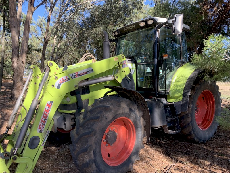 2013 Claas Arion 620 Tractor with FEL