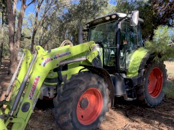 2013 Claas Arion 620 Tractor with FEL