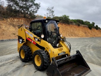2010 246C CAT skid steer 