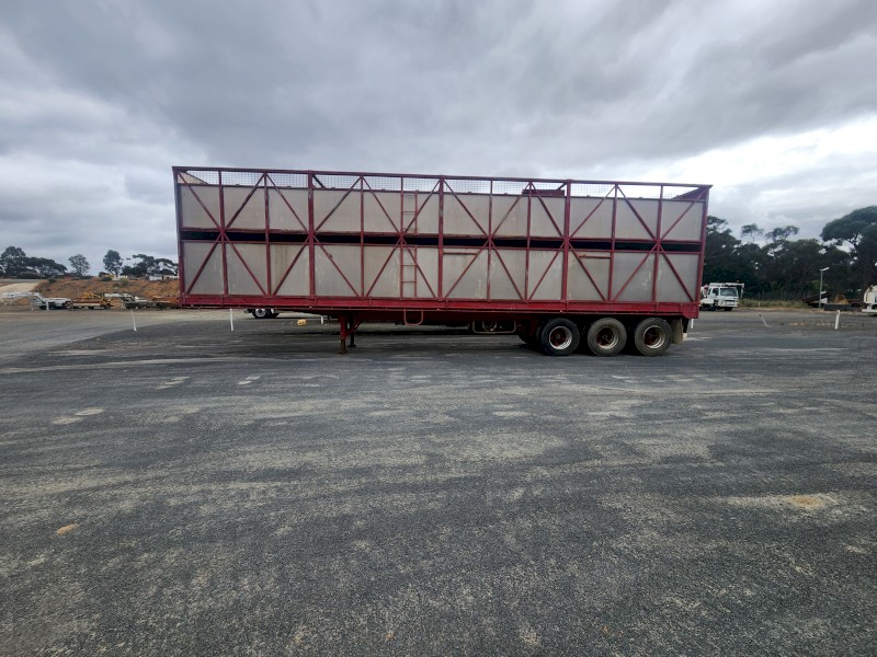 1984 Fruehauf Cattle stock crate 