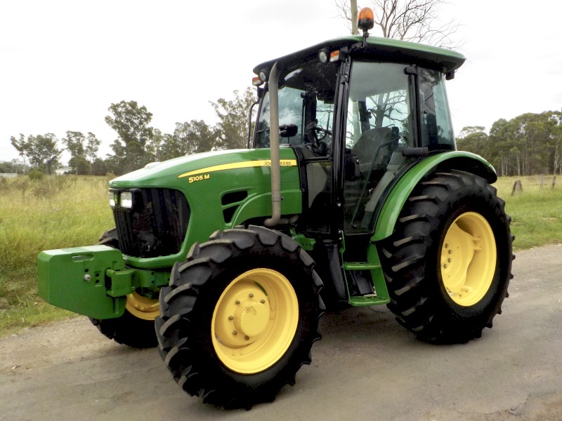 2018 John Deere 5105M PowrReverser 4WD 108hp Tractor