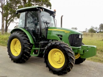 2018 John Deere 5105M PowrReverser 4WD 108hp Tractor