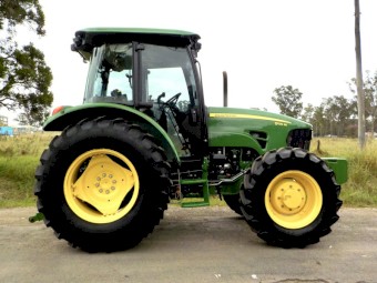 2018 John Deere 5105M PowrReverser 4WD 108hp Tractor
