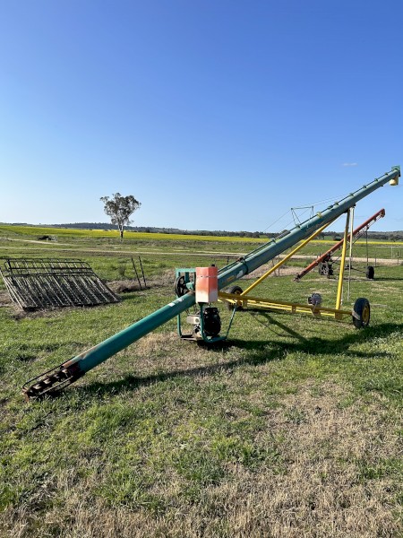 Jetstream 8" 40 ft, 18 hp Vanguard electric start