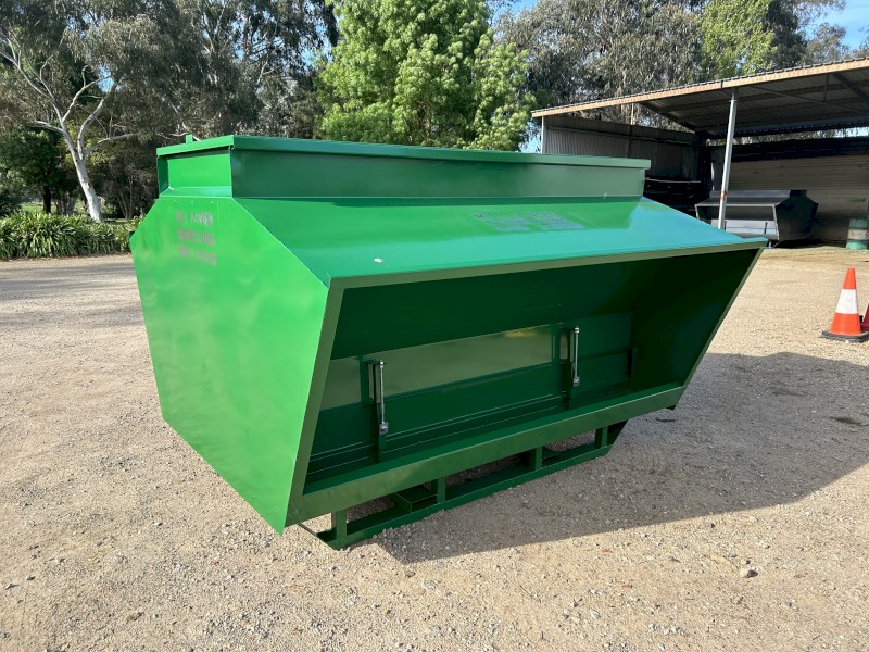 Grain feeders Hansen Engineering  brand new 3.0 cubic metre/ 2.4 ton lick type on skids