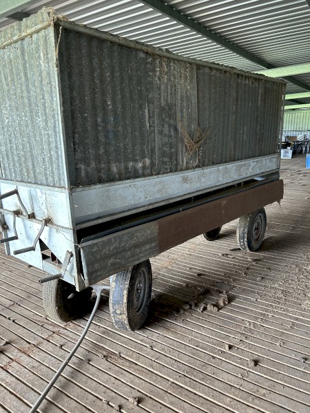 Grain feed out cart