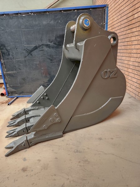Excavator Bucket. OZ 1000mm GP bucket with 90mm pins. Near new. Suit 30-35T.