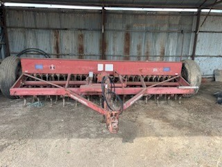 International 511 Combine