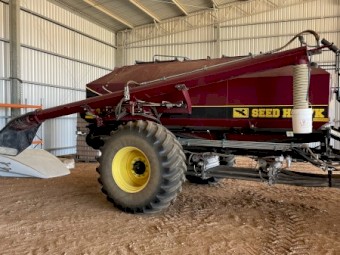 2013 Seed Hawk 45 Series Bar with 500 Air Seeder