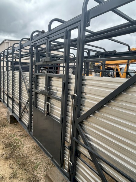 Extreme Welding 28' 2022 Cattle Crate 