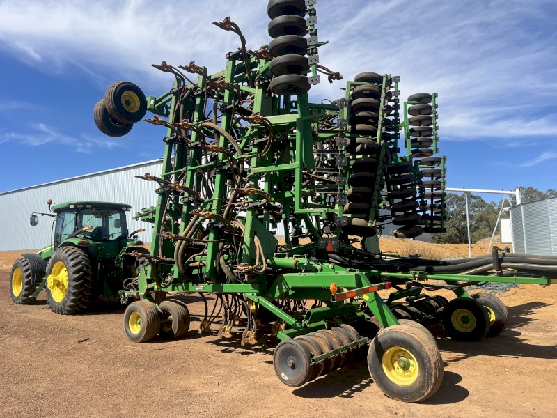 2004 John Deere 1910/1820 Complete Air Seeder.