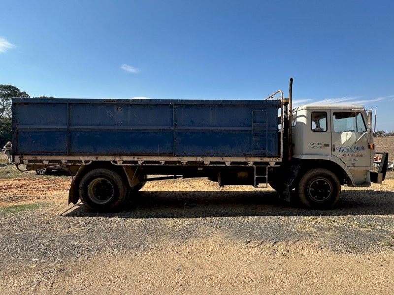 1987 International Tipper Acco 1800 