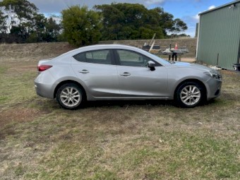 Mazda 3  2013 model only50000 km automatic only town km