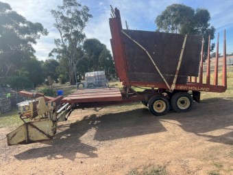 New Holland 1033 Stackliner