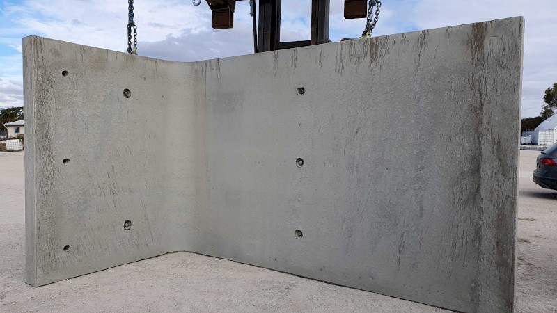L-Block Retaining Walls 4m x 2.4m x 2.0m (Faulty concrete batch)