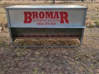 BROMAR & PILON GAL LICK SHEEP FEEDER
