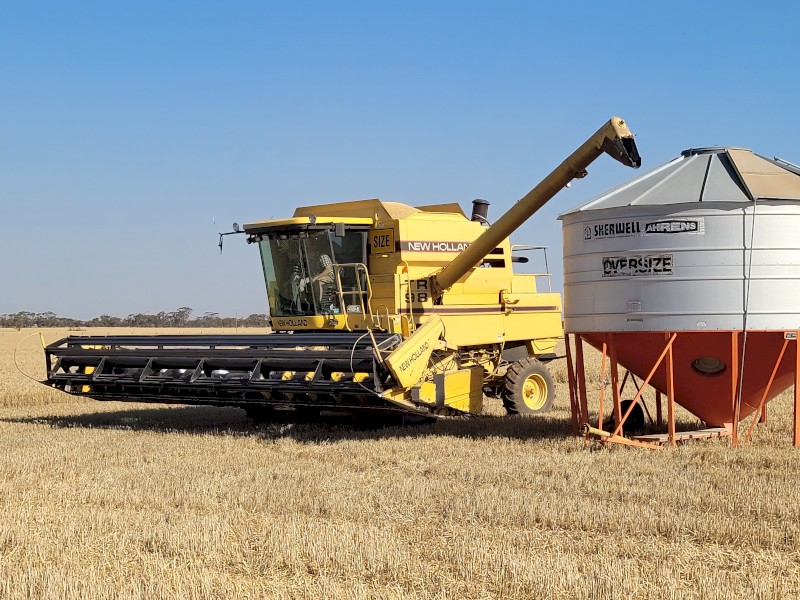 New Holland TR98 Header With 30' Front