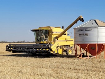 New Holland TR98 Header With 30' Front