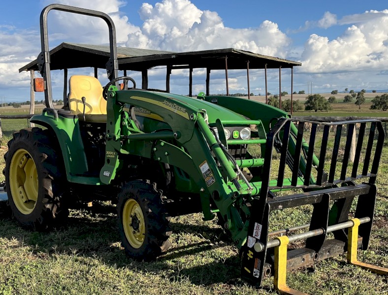 2008 John Deere 3520 Utility Tractor -  Optional Slasher