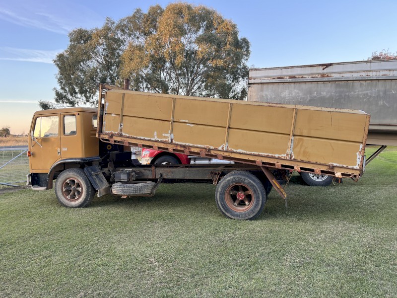 1975 International Acco 1730 A