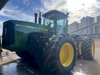John Deere 9300