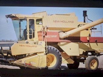 New Holland TR85 Header With 26ft Bat Reel Front - Make an offer