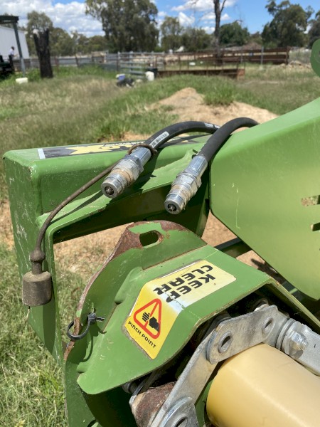 Hustler round bale feeder