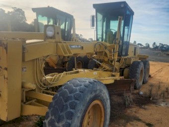 2 x Mitsubishi Graders