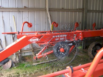 2019 Kuhn SR300 14 Wheel Hay Rake
