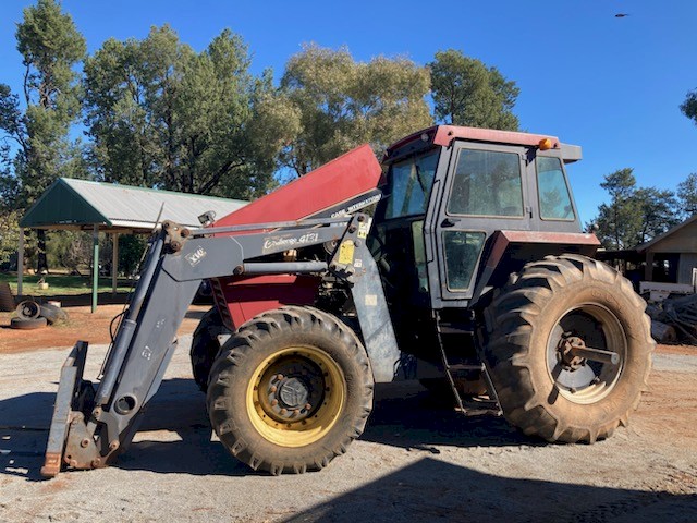 Case IH 2096 FWA Tractor with Challenge 4131 Loader