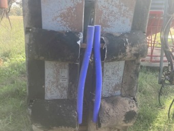 Silencer hydraulic cattle crush
