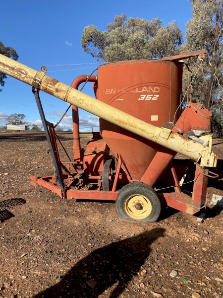 New Holland 352 Mixall Hammer Mill
