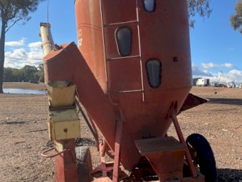 New Holland 352 Mixall Hammer Mill