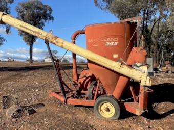 New Holland 352 Mixall Hammer Mill