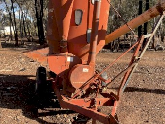 New Holland 352 Mixall Hammer Mill